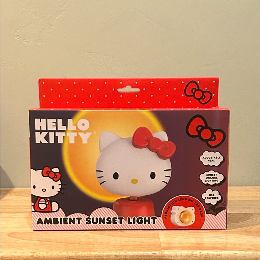 HELLO KITTY AND FRIENDS AMBIENT SUNSET LIGHT MADE BY SANRIO. BRAND NEW IN BOX.